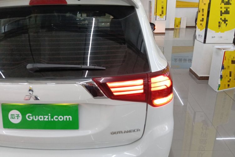 Used Mitsubishi Outlander 2019 2.0L Two-Wheel Drive Comfort Edition 5 Seats China VI Standard Right Rear Taillight