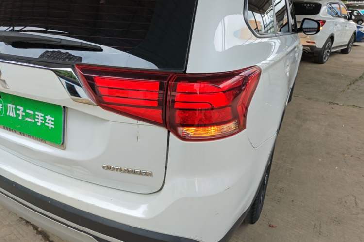 Used Mitsubishi Outlander 2019 2.0L Two-Wheel Drive Comfort Edition 5 Seats China V Standard Right Rear Taillight