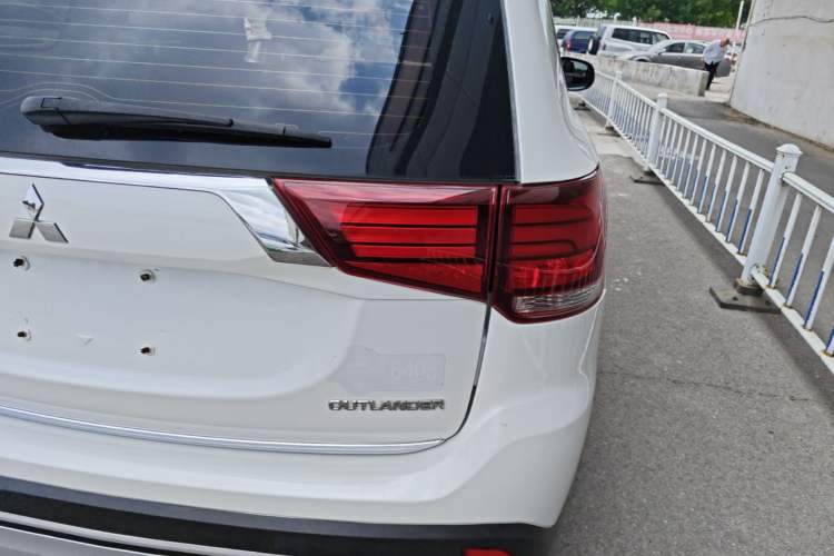 Used Mitsubishi Outlander 2019 2.0L Two-Wheel Drive Comfort Edition 5 Seats China V Standard Right Rear Taillight