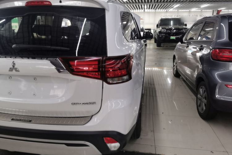 Used Mitsubishi Outlander 2019 2.0L Two-Wheel Drive Comfort Edition 5 Seats China V Standard Right Rear Taillight