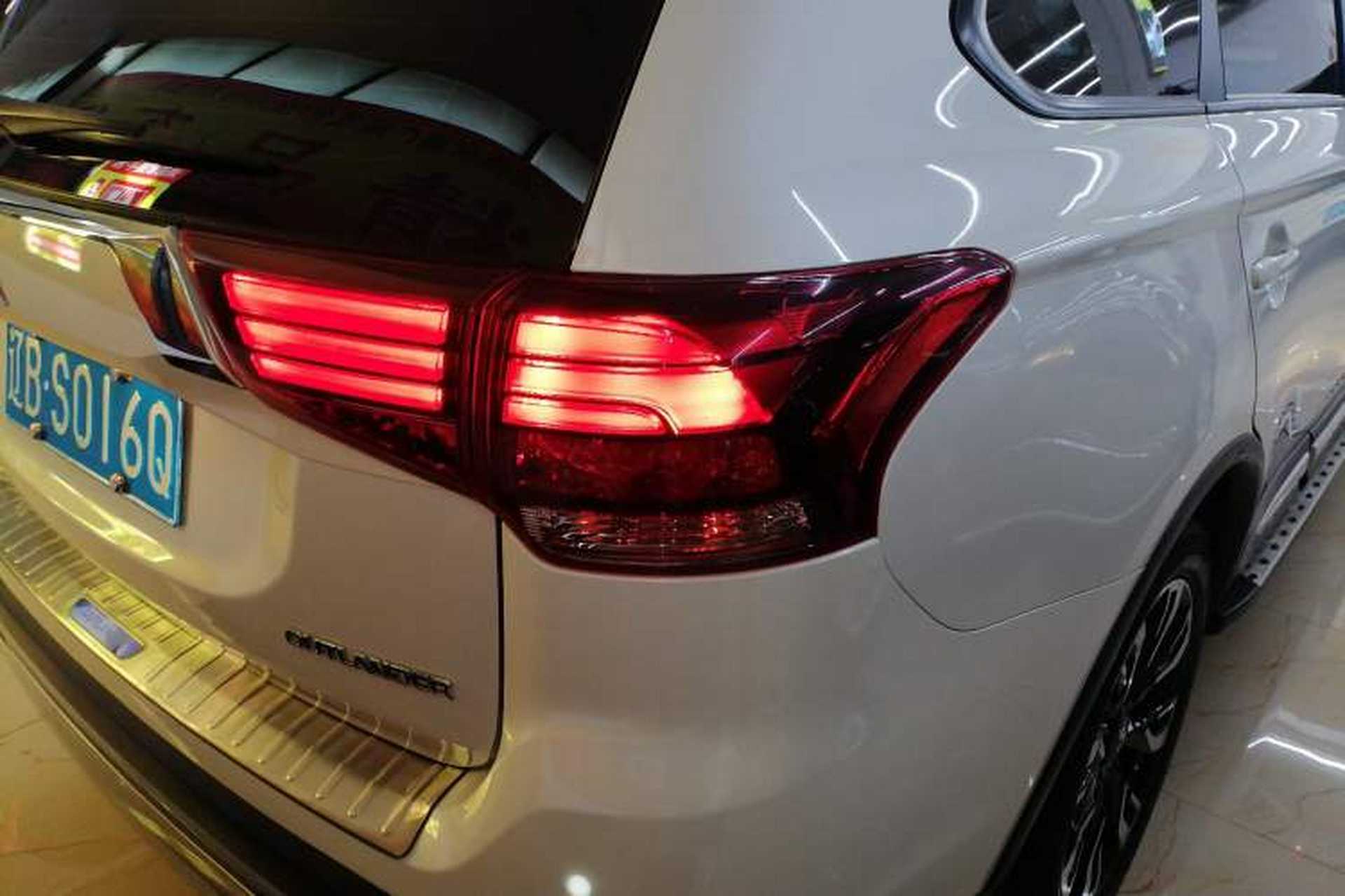 Used Mitsubishi Outlander 2019 2.0L Two-Wheel Drive Comfort Edition 7-Seater China VI Standard Right Rear Taillight