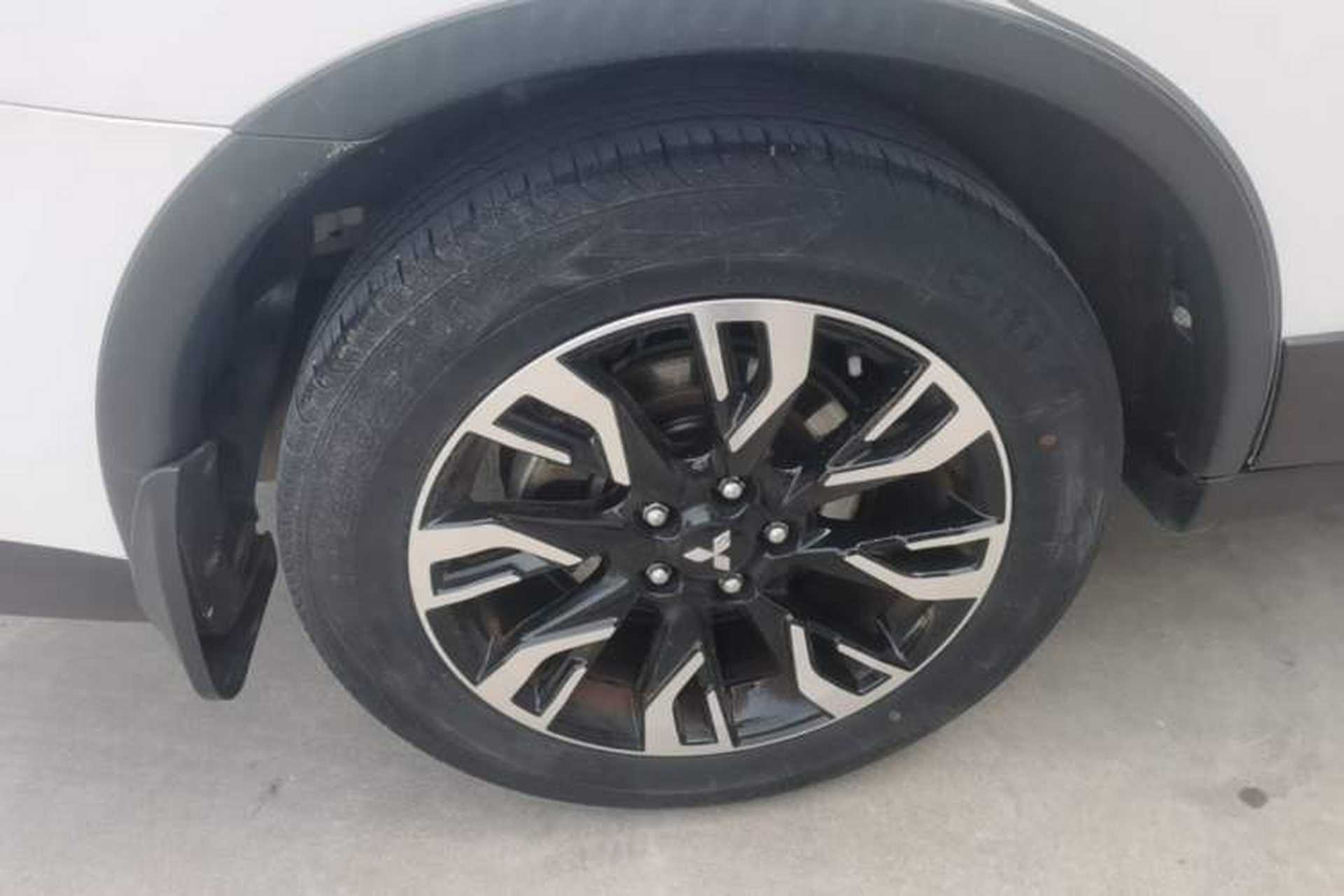 Used Mitsubishi Outlander 2019 2.0L Two-Wheel Drive Comfort Edition 7 Seats China V Emission Standard Right Rear Wheel Hub