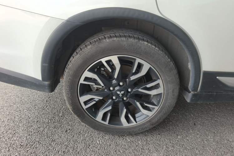 Used Mitsubishi Outlander 2019 2.0L Two-Wheel Drive Comfort Edition 5 Seats China VI Standard Right Rear Wheel Hub