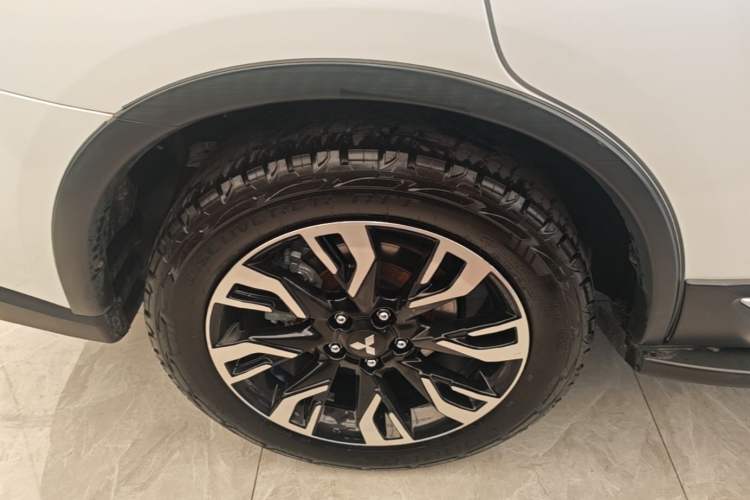 Used Mitsubishi Outlander 2019 2.4L 4x4 Zhi Xiang Edition 5 Seats China VI Standard Right Rear Wheel Hub