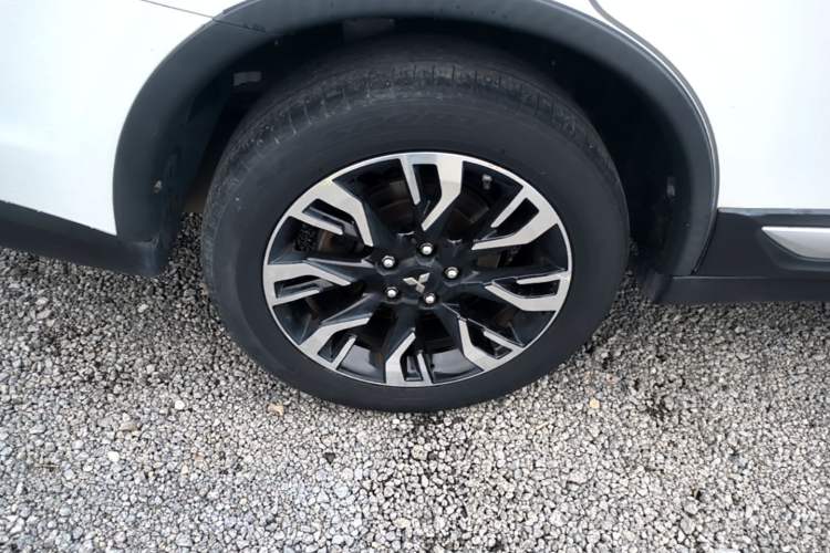 Used Mitsubishi Outlander 2019 2.0L Two-Wheel Drive Comfort Edition 5 Seats China VI Standard Right Rear Wheel Hub