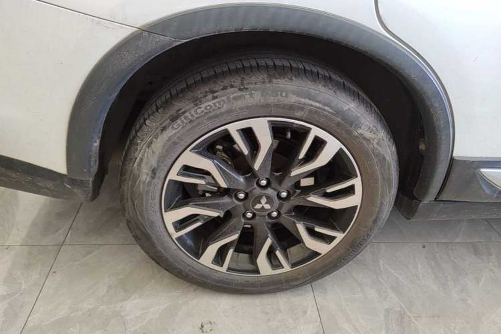 Used Mitsubishi Outlander 2019 2.0L Two-Wheel Drive Comfort Edition 5 Seats China VI Standard Right Rear Wheel Hub