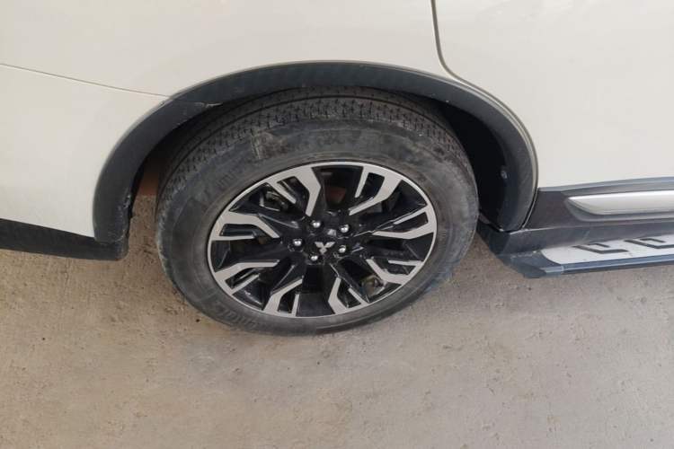 Used Mitsubishi Outlander 2019 2.4L 4x4 Zhi Xiang Edition 7 Seats China V Emission Standard Right Rear Wheel Hub