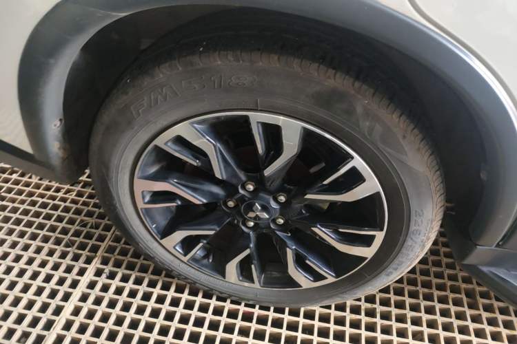 Used Mitsubishi Outlander 2019 2.4L 4x4 Zhi Xiang Edition 7 Seats China VI Standard Right Rear Wheel Hub