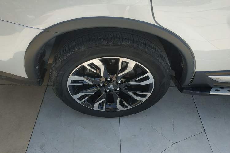 Used Mitsubishi Outlander 2019 2.0L Two-Wheel Drive Comfort Edition 5 Seats China V Standard Right Rear Wheel Hub