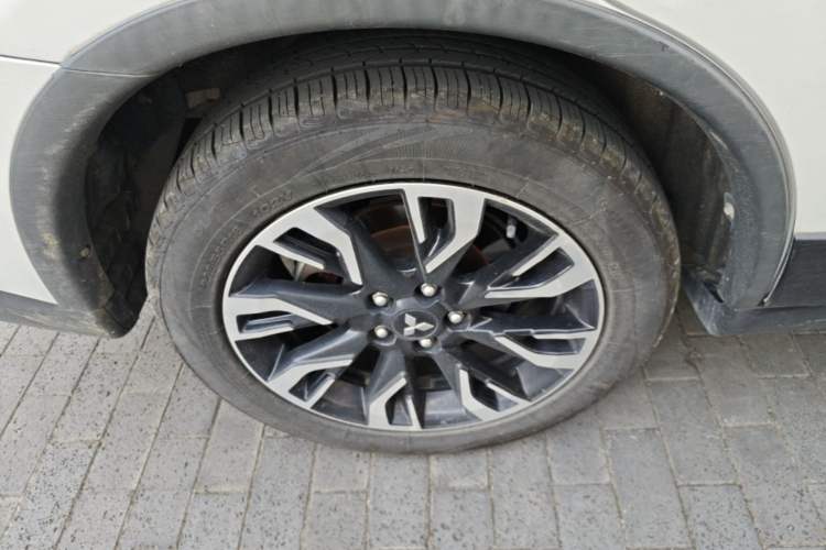 Used Mitsubishi Outlander 2019 2.4L 4x4 Zhi Xiang Edition 5 Seats China V Emission Standard Right Rear Wheel Hub