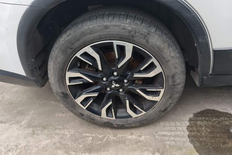 Used Mitsubishi Outlander 2019 2.0L Two-Wheel Drive Comfort Edition 5 Seats China VI Standard Right Rear Wheel Hub