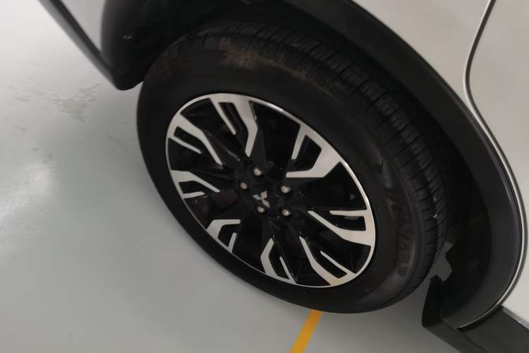 Used Mitsubishi Outlander 2019 2.0L Two-Wheel Drive Comfort Edition 7-Seater China VI Standard Right Rear Wheel Hub