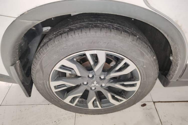 Used Mitsubishi Outlander 2019 2.0L Two-Wheel Drive Comfort Edition 5 Seats China VI Standard Right Rear Wheel Hub