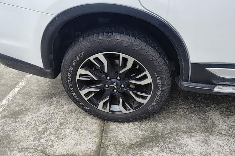 Used Mitsubishi Outlander 2019 2.4L 4x4 Zhi Xiang Edition 7 Seats China VI Standard Right Rear Wheel Hub