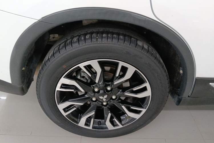 Used Mitsubishi Outlander 2019 2.0L Two-Wheel Drive Comfort Edition 5 Seats China VI Standard Right Rear Wheel Hub