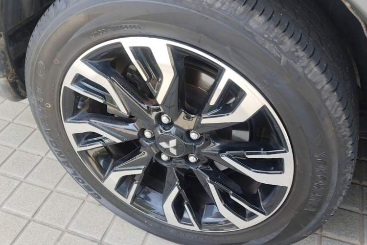 Used Mitsubishi Outlander 2019 2.0L Two-Wheel Drive Comfort Edition 5 Seats China VI Standard Right Rear Wheel Hub