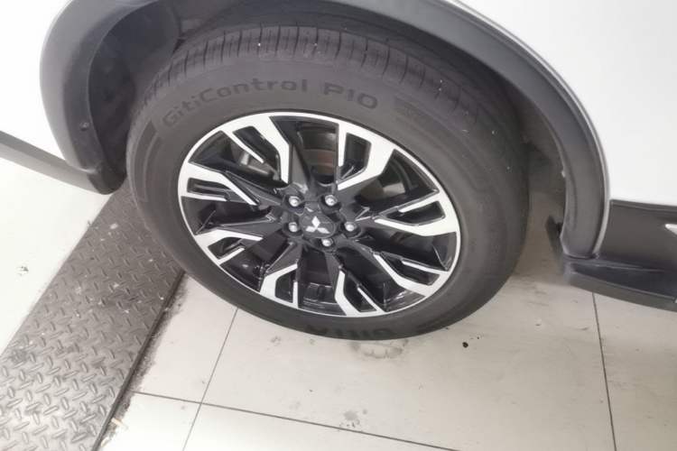 Used Mitsubishi Outlander 2019 2.0L Two-Wheel Drive Comfort Edition 5 Seats China V Standard Right Rear Wheel Hub