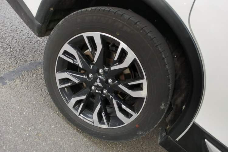 Used Mitsubishi Outlander 2019 2.4L 4x4 Zhi Xiang Edition 7 Seats China VI Standard Right Rear Wheel Hub