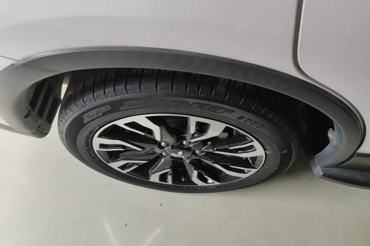 Used Mitsubishi Outlander 2019 2.0L Two-Wheel Drive Comfort Edition 7-Seater China VI Standard Right Rear Wheel Hub