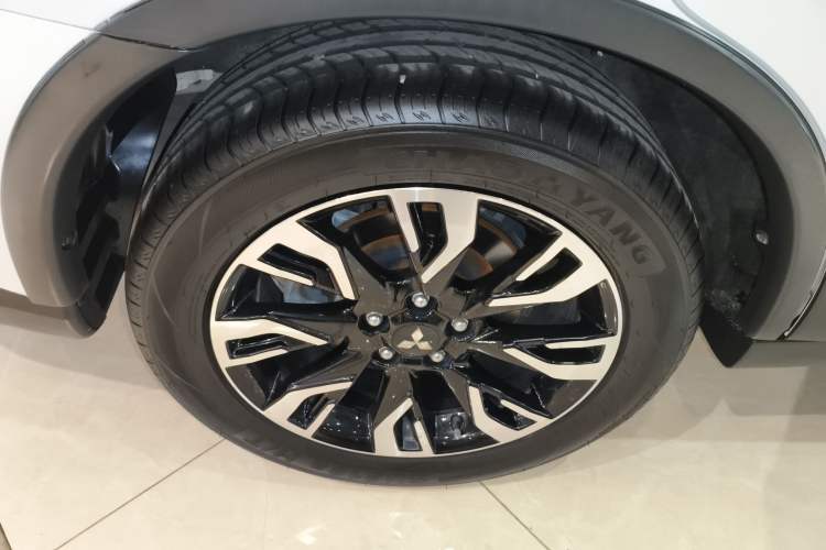 Used Mitsubishi Outlander 2019 2.4L 4x4 Zhi Xiang Edition 5 Seats China VI Standard Right Rear Wheel Hub