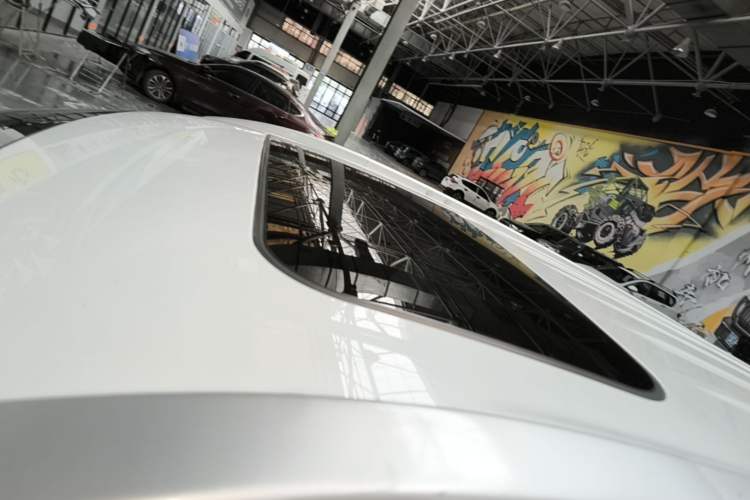 Used Mitsubishi Outlander 2019 2.4L 4x4 Zhi Xiang Edition 5 Seats China VI Standard Roof