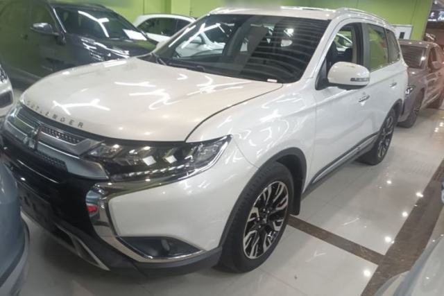 Used Mitsubishi Outlander 2019 2.4L 4x4 Zhi Xiang Edition 7 Seats China VI Standard