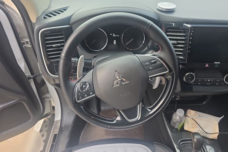 Used Mitsubishi Outlander 2019 2.4L 4x4 Zhi Xiang Edition 7 Seats China VI Standard Steering Wheel