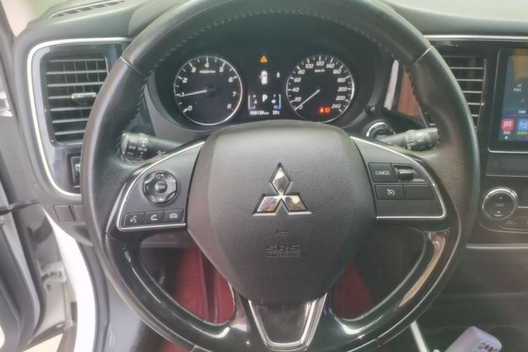 Used Mitsubishi Outlander 2019 2.0L Two-Wheel Drive Comfort Edition 7 Seats China V Emission Standard Steering Wheel