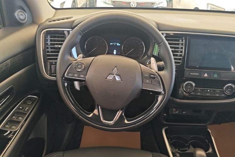 Used Mitsubishi Outlander 2019 2.4L 4x4 Zhi Xiang Edition 5 Seats China VI Standard Steering Wheel