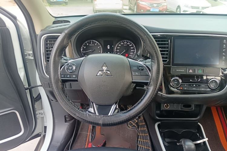 Used Mitsubishi Outlander 2019 2.0L Two-Wheel Drive Comfort Edition 5 Seats China V Standard Steering Wheel