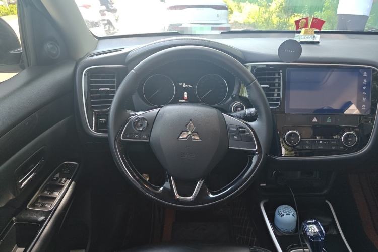 Used Mitsubishi Outlander 2019 2.0L Two-Wheel Drive Comfort Edition 5 Seats China VI Standard Steering Wheel