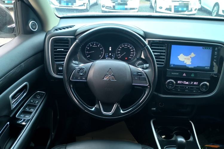 Used Mitsubishi Outlander 2019 2.0L Two-Wheel Drive Comfort Edition 5 Seats China VI Standard Steering Wheel