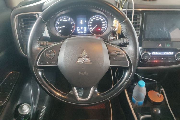 Used Mitsubishi Outlander 2019 2.0L Two-Wheel Drive Comfort Edition 5 Seats China VI Standard Steering Wheel