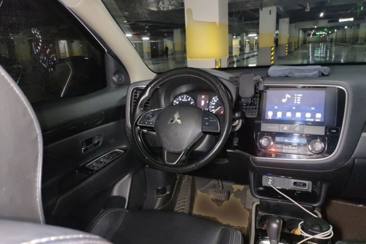 Used Mitsubishi Outlander 2019 2.0L Two-Wheel Drive Comfort Edition 5 Seats China V Standard Steering Wheel