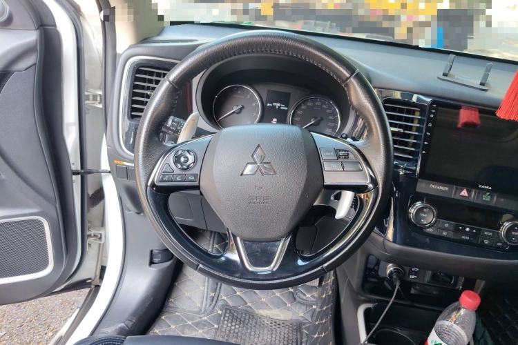 Used Mitsubishi Outlander 2019 2.4L 4x4 Zhi Xiang Edition 7 Seats China V Emission Standard Steering Wheel