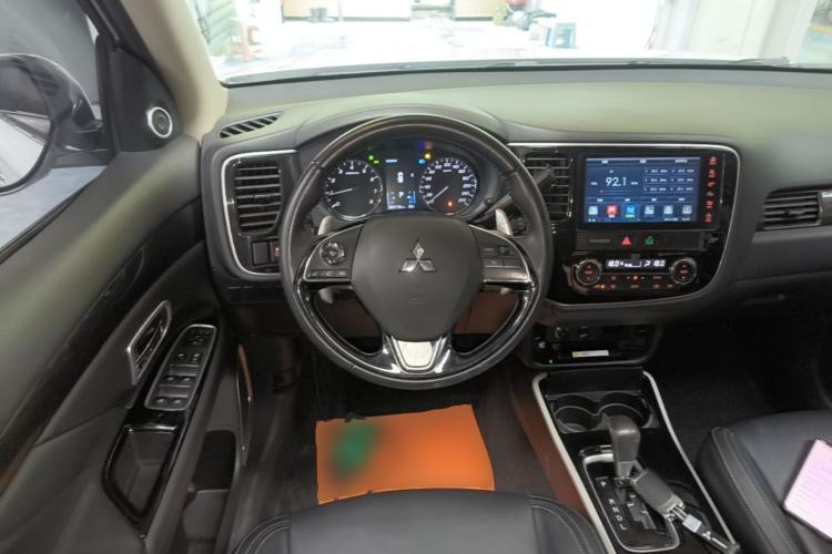 Used Mitsubishi Outlander 2019 2.4L 4x4 Zhi Xiang Edition 5 Seats China VI Standard Steering Wheel
