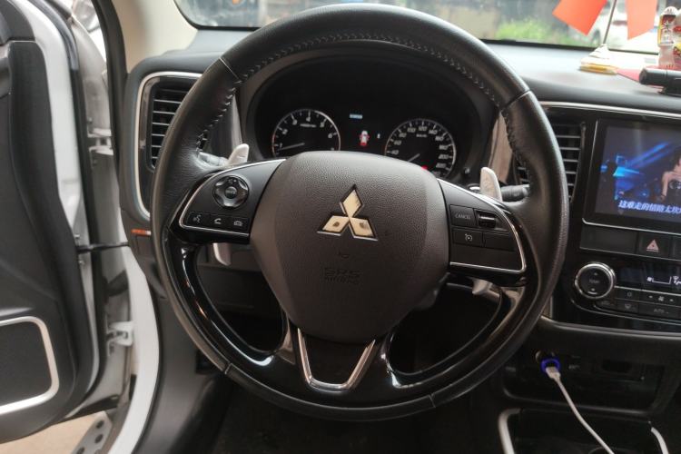 Used Mitsubishi Outlander 2019 2.4L 4x4 Zhi Xiang Edition 5 Seats China V Emission Standard Steering Wheel