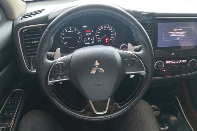 Used Mitsubishi Outlander 2019 2.4L 4x4 Zhi Xiang Edition 7 Seats China V Emission Standard Steering Wheel