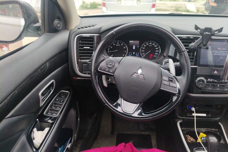 Used Mitsubishi Outlander 2019 2.4L 4x4 Zhi Xiang Edition 5 Seats China VI Standard Steering Wheel