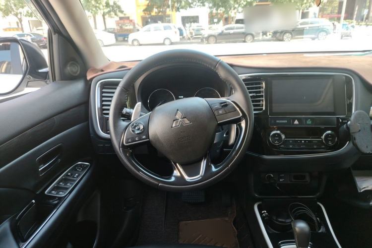 Used Mitsubishi Outlander 2019 2.4L 4x4 Zhi Xiang Edition 7 Seats China VI Standard Steering Wheel