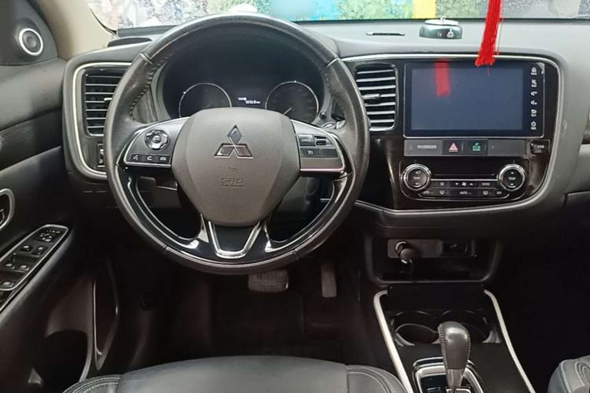 Used Mitsubishi Outlander 2019 2.0L Two-Wheel Drive Comfort Edition 5 Seats China VI Standard Steering Wheel