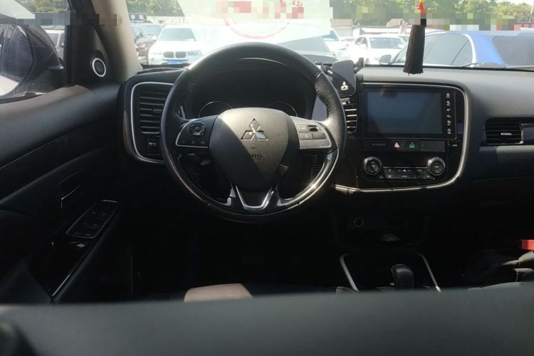 Used Mitsubishi Outlander 2019 2.0L Two-Wheel Drive Comfort Edition 5 Seats China V Standard Steering Wheel