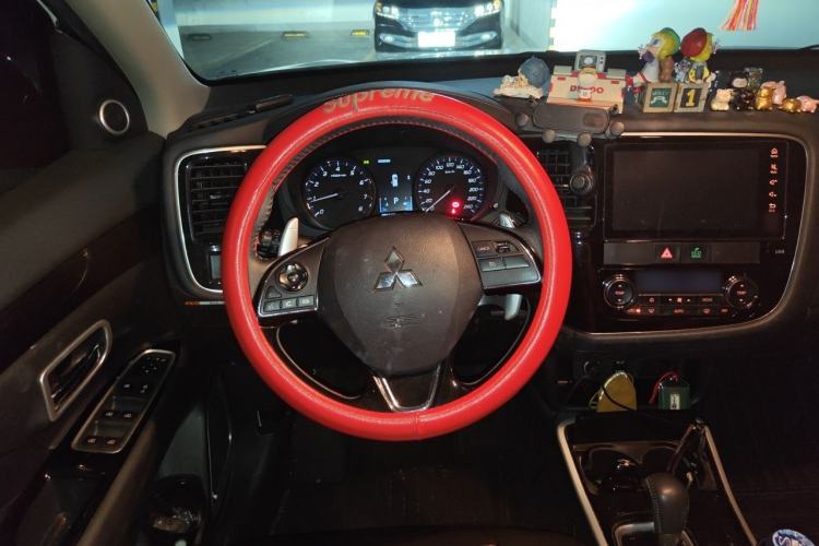 Used Mitsubishi Outlander 2019 2.4L 4x4 Zhi Xiang Edition 7 Seats China VI Standard Steering Wheel