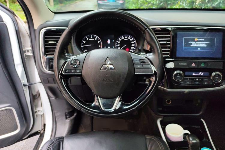 Used Mitsubishi Outlander 2019 2.0L Two-Wheel Drive Comfort Edition 5 Seats China V Standard Steering Wheel