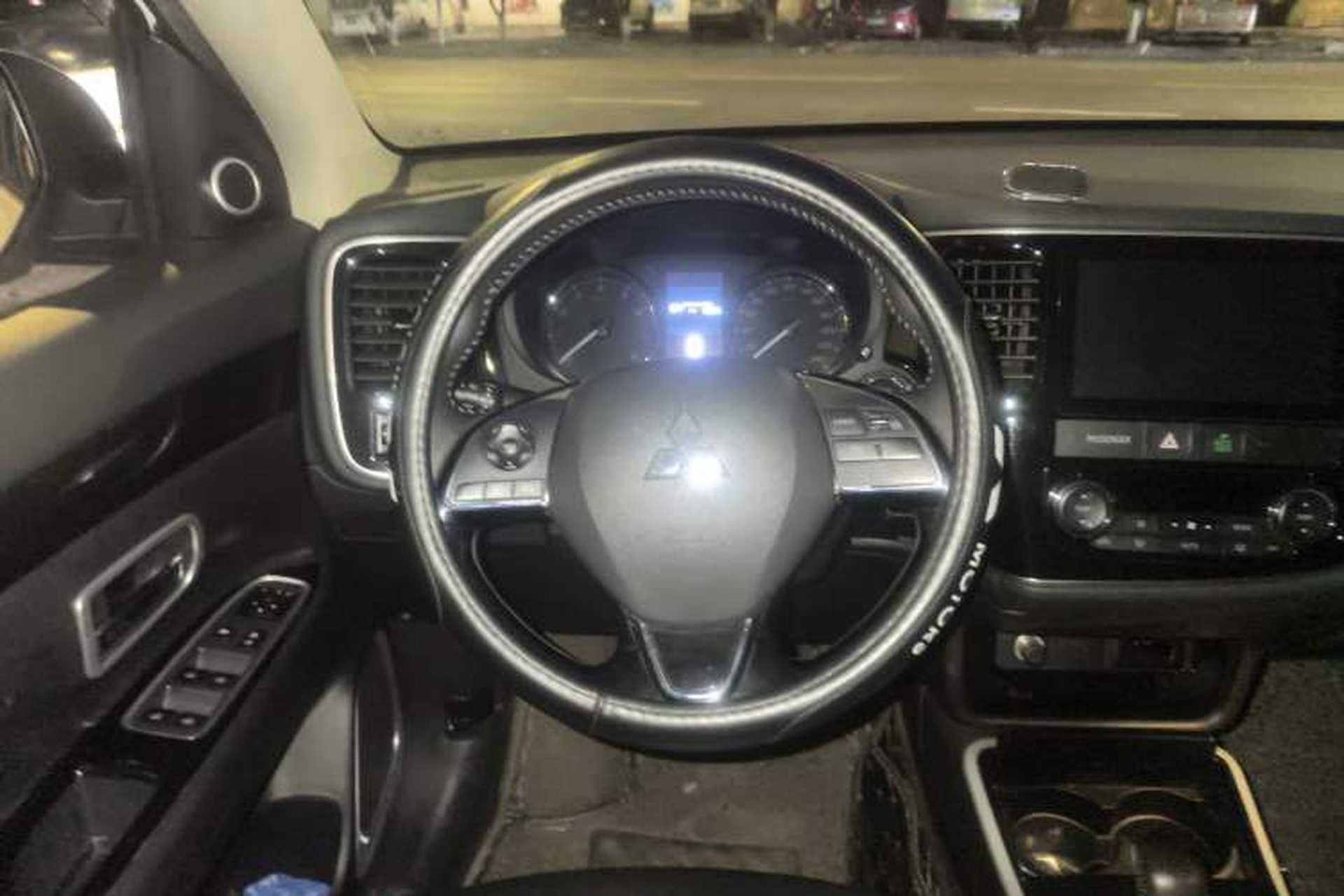 Used Mitsubishi Outlander 2019 2.0L Two-Wheel Drive Comfort Edition 5 Seats China V Standard Steering Wheel