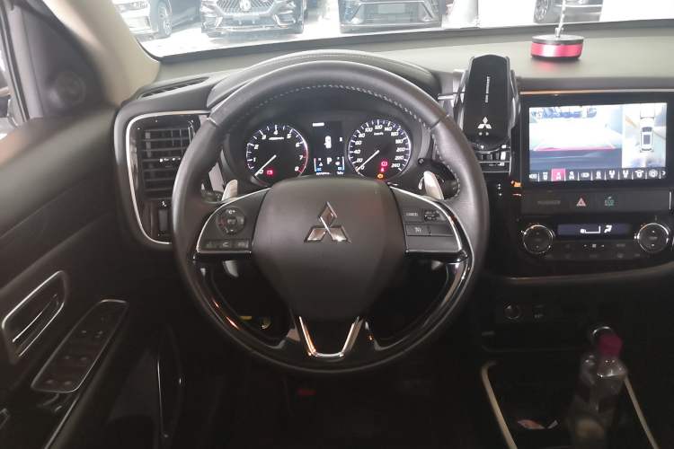 Used Mitsubishi Outlander 2019 2.4L 4x4 Zhi Xiang Edition 5 Seats China VI Standard Steering Wheel