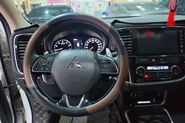 Used Mitsubishi Outlander 2019 2.4L 4x4 Zhi Xiang Edition 7 Seats China VI Standard Steering Wheel