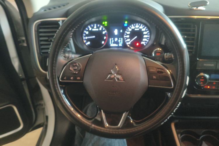 Used Mitsubishi Outlander 2019 2.0L Two-Wheel Drive Comfort Edition 5 Seats China V Standard Steering Wheel
