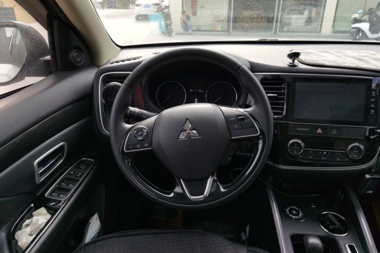 Used Mitsubishi Outlander 2019 2.0L Two-Wheel Drive Comfort Edition 5 Seats China V Standard Steering Wheel