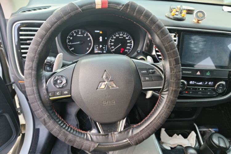 Used Mitsubishi Outlander 2019 2.4L 4x4 Zhi Xiang Edition 5 Seats China V Emission Standard Steering Wheel